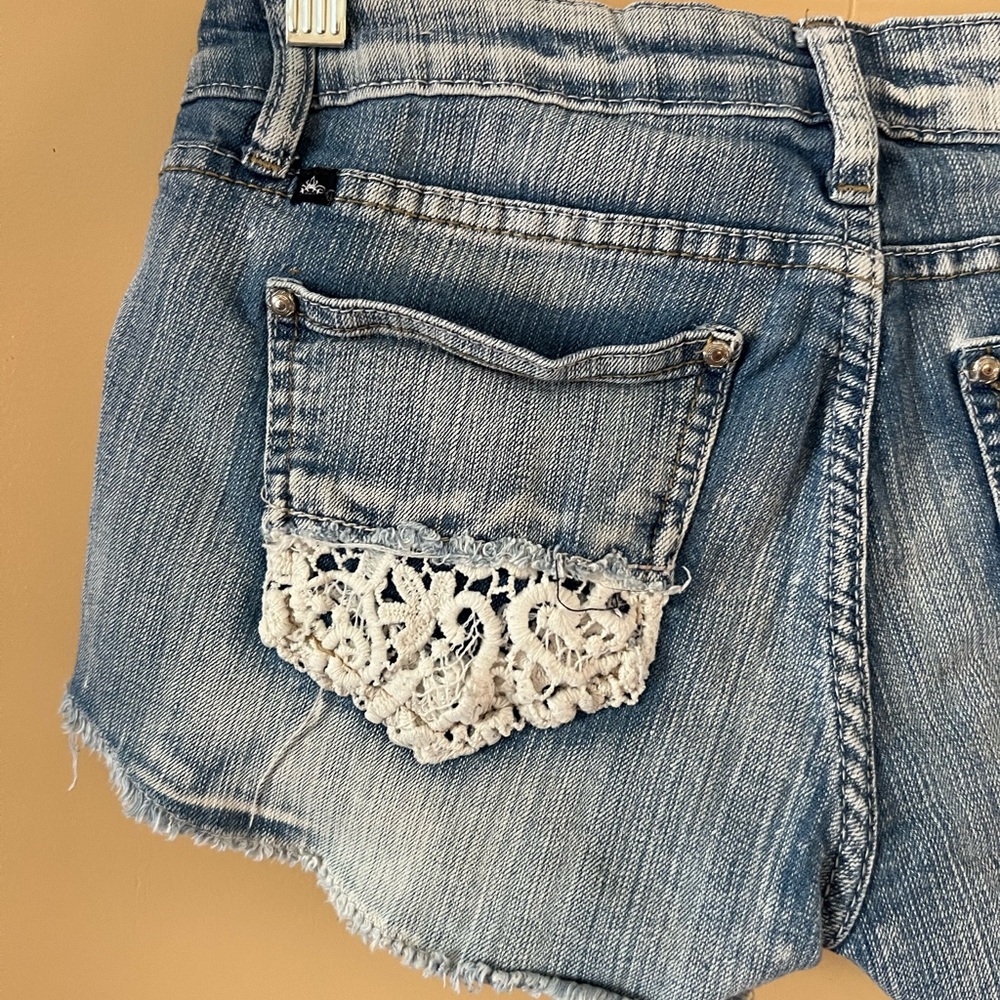 Almost Famous Distressed Blue Jean Shorts Juniors Size 5 Low rise 28x2 cutoff - Picture 7 of 10